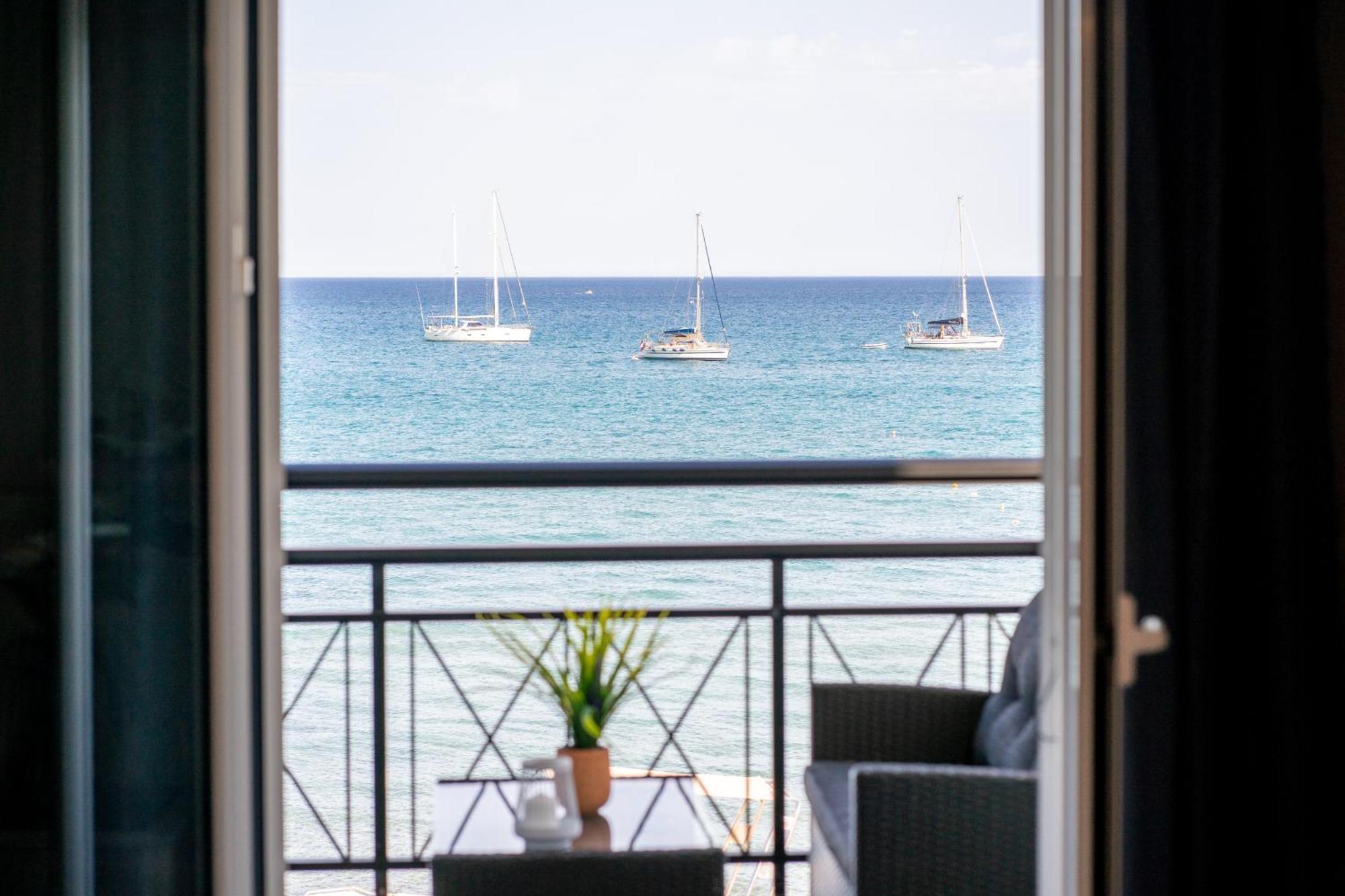 George Beachfront Apartmán